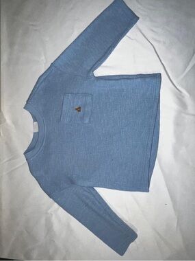 GAP LIGHT BLUE SWEATER.
2T size 
Used but in good condition.